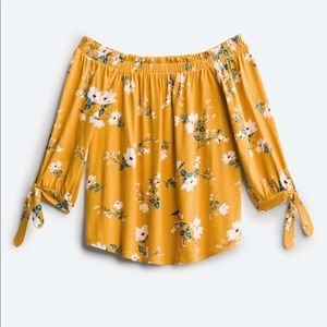 OLIVE & OAK
Evanine Off Shoulder Knit Top size small